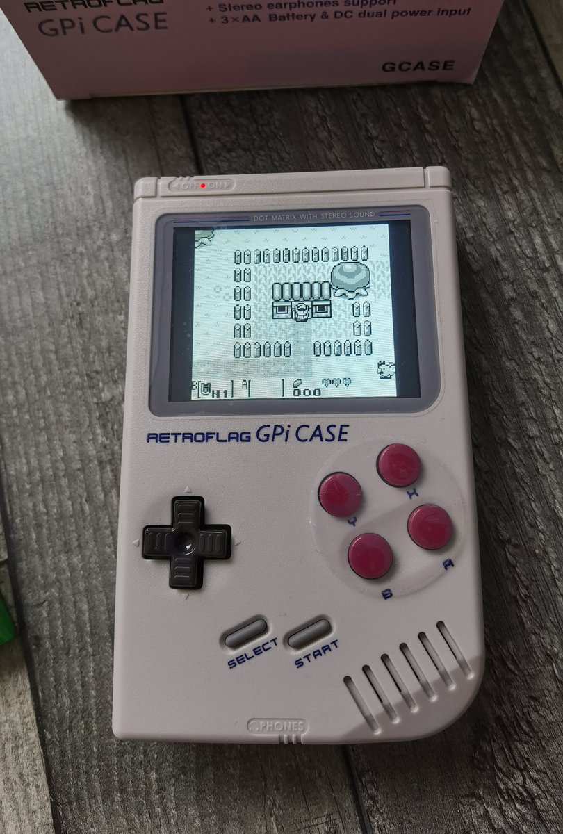 Ze_Redge's tweet photo. Avoir une console avec des emulateurs n'empêche pas d'acheter des jeux originaux, au contraire...

#GameAndWatchZelda VS #GPiCase + #RaspberryPiZero2W + #recalbox https://t.co/o8tpof2E3z