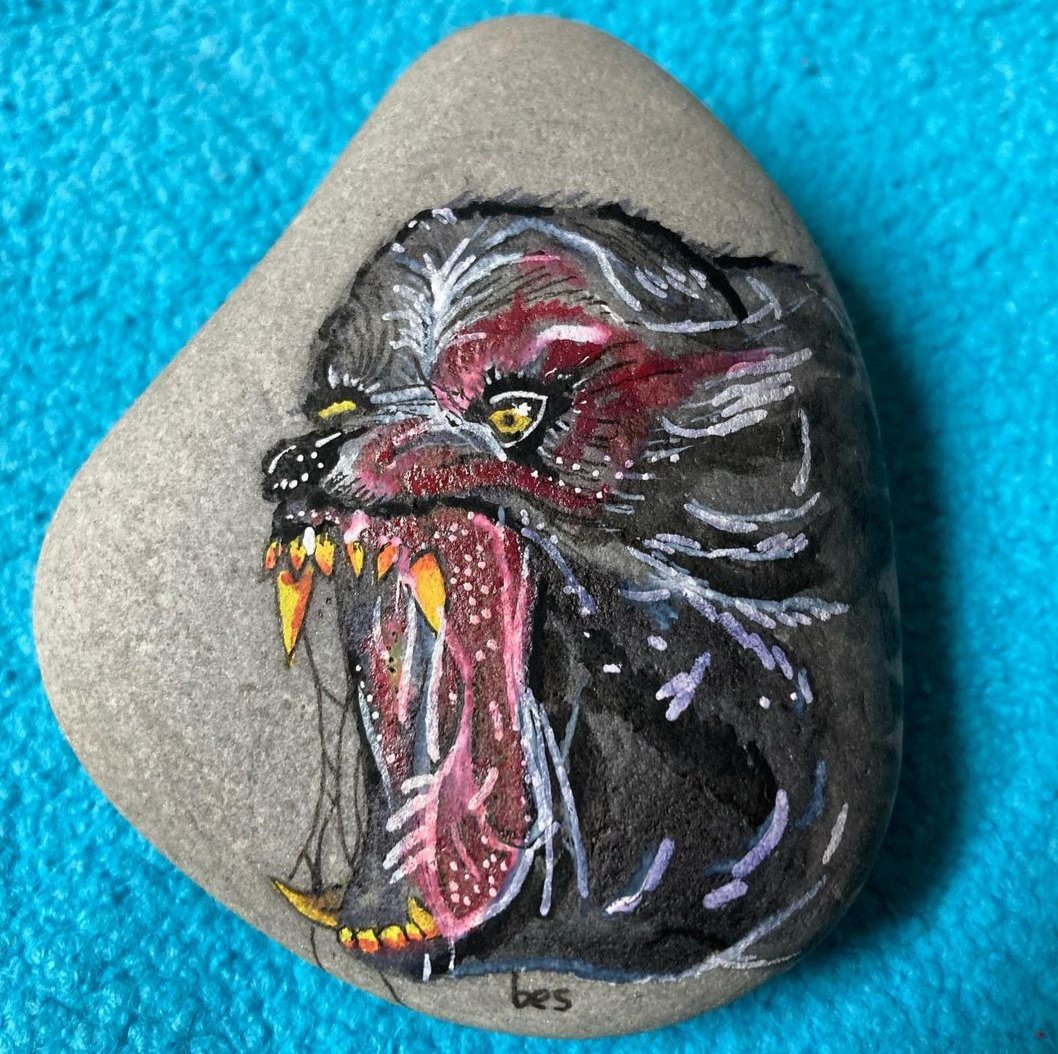 My mom paints rocks and I think they're pretty great. RT if you think so too. I want her to feel the love.
