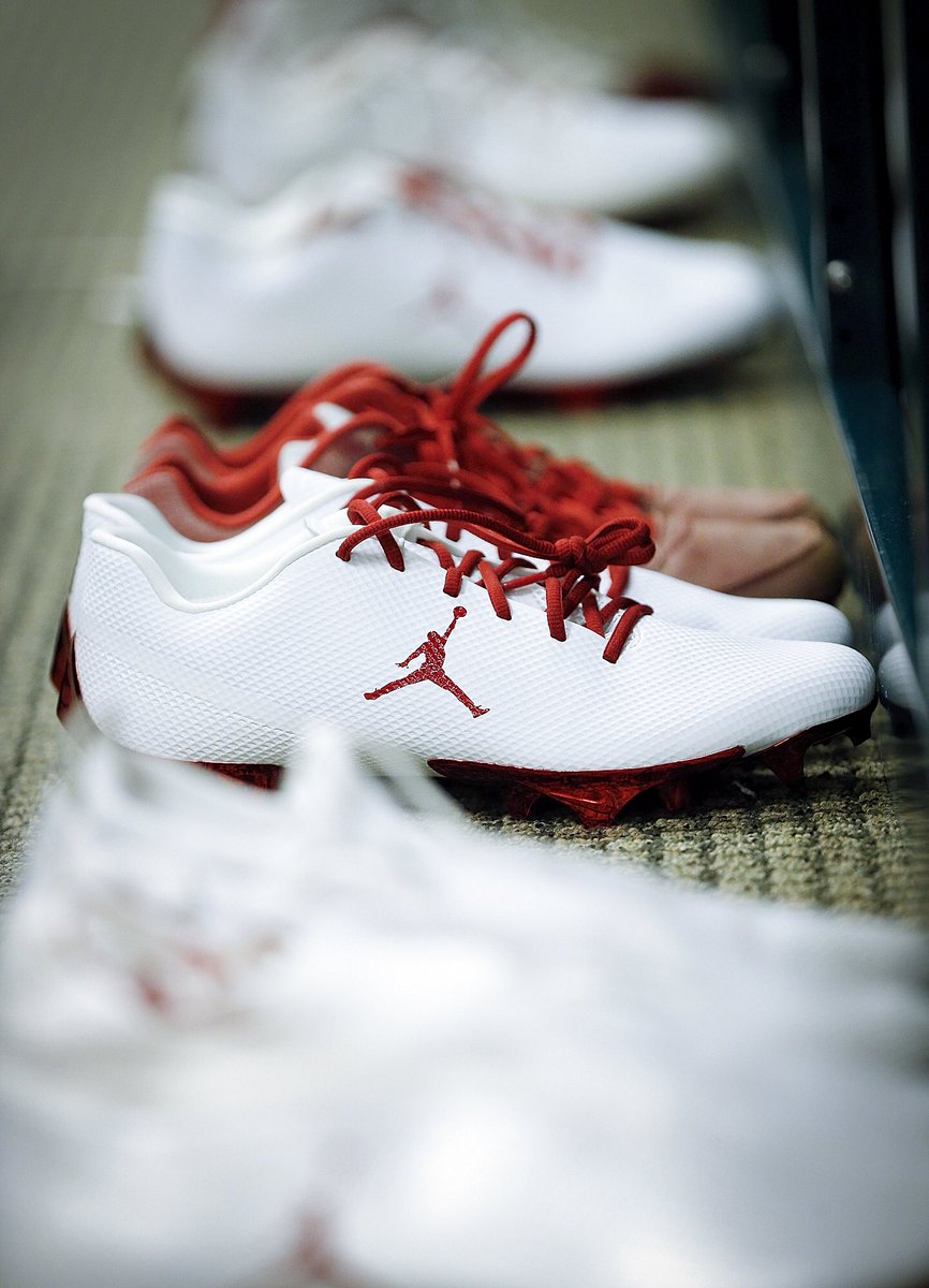 OU_Football's tweet photo. Battle gear.

#ChampionshipNovember https://t.co/WzaLK4ovcL