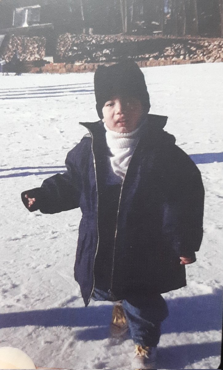 happypilhoon's tweet photo. baby peniel 😭😭😭🤲💔 so smol LOOK AT HIS LITTLE PAWS AND THE TURTLENECK IM GONNA CRY

(from hour moment pc) https://t.co/9KHV7VPxxg