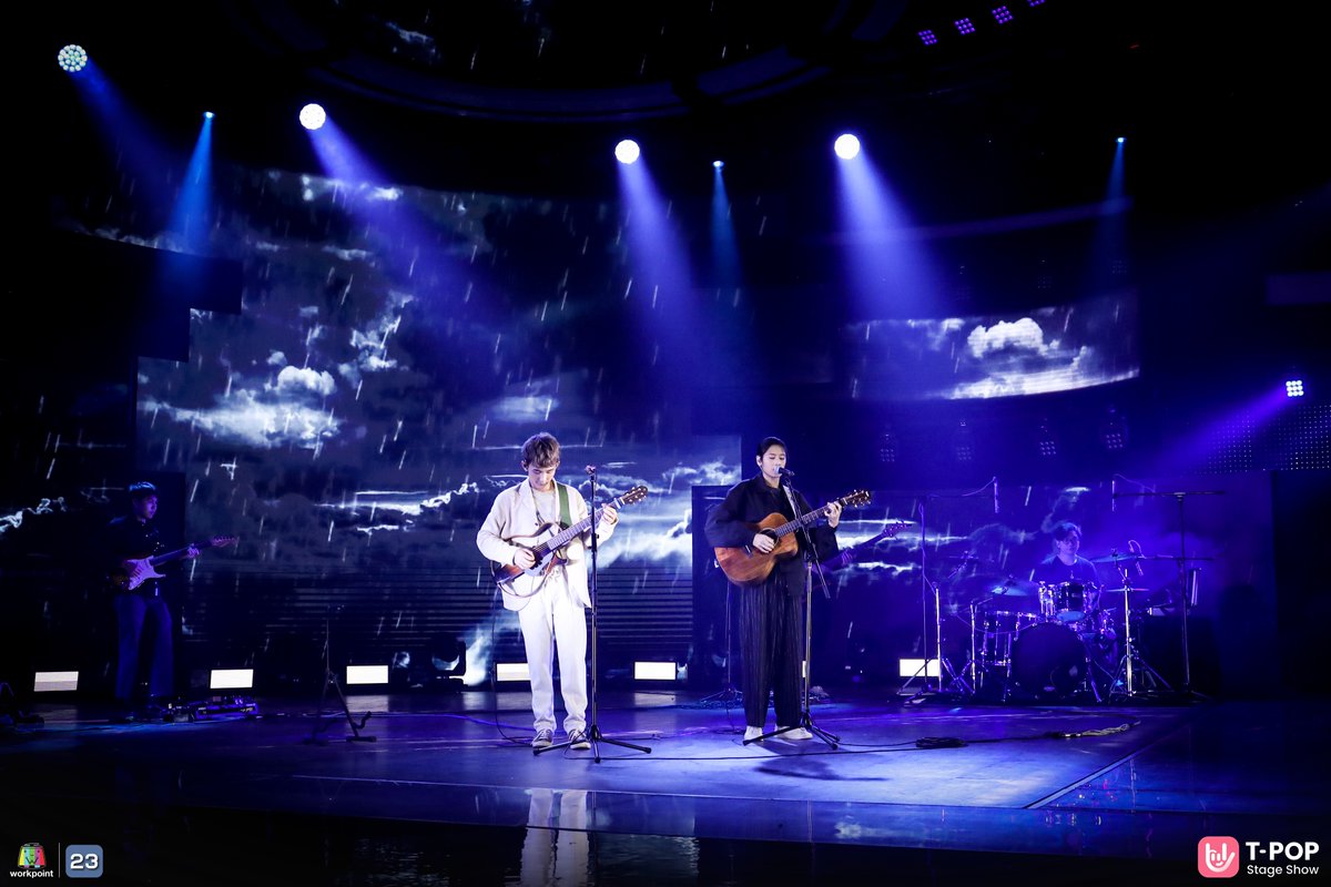 StageTpop's tweet image. 2 ศิลปินจากค่าย #marr 
เพลง ฝนตกในใจ
เพลง รอยยิ้มของทุกวัน

ศิลปิน #FirstAnuwat + #sarah
.
ช่องทางการดาวน์โหลด
-iOS &amp;gt;&amp;gt; apple.co/3kkJWs2
-Andriod &amp;gt;&amp;gt; bit.ly/3z9mqEs

🚩#TPOPSTAGESHOW #TPOPSTAGESHOWEP11
ทุกคืนวันเสาร์ เวลา 21.30 น. #Workpoint23