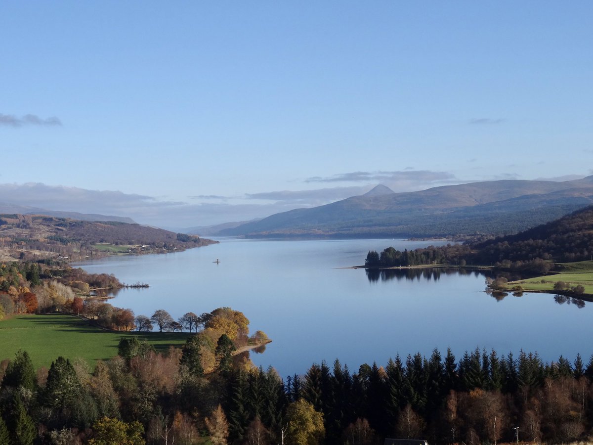 As dogs walks go, this one certainly takes the biscuit ! Hanging desperately onto our autumnal shades here in Loch Rannoch.
<a href="/BBCScotWeather/">BBC Scotland Weather</a> <a href="/VisitScotland/">VisitScotland</a> <a href="/walkhighlands/">walkhighlands</a> <a href="/Hi_Perthshire/">Highland-Perthshire</a> #lochrannoch #bridgeofgaur