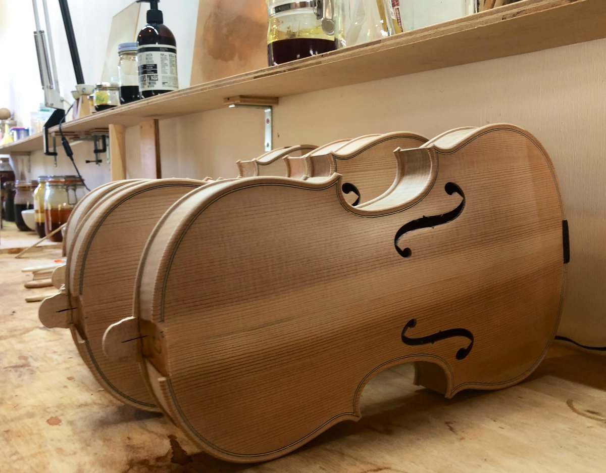 ConsulKyoto's tweet photo. Très belle visite aussi que celle de l’atelier du #luthier, conservateur du musée du violon a #Misasa, Takehito Okano. Il a suivi sa formation @montpellier_ , une des premières villes de France dans le domaine de la #lutherie. https://t.co/cu1hn9NR59