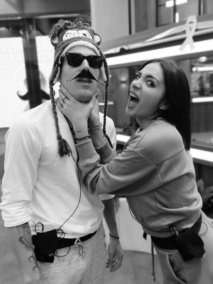 SecretStory_es's tweet photo. ¿Con quién hace mejor pareja Julen en estas fotos?
🔁 Con Luis
❤️ Con Sandra 
#Secret13N https://t.co/J4L0O4zCOP