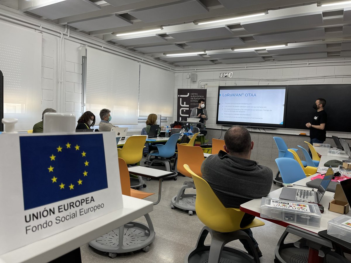 🔐Pechamos outro sábado formativo.

🔏Hoxe estivemos a mapear co kit de #LoRa.

🔑<a href="/dev_4m1g0/">dev.4m1g0</a> e <a href="/TCRobotics/">Alex TC</a> guían as nosas aprendizaxes nesta formación do #planFP #FSE