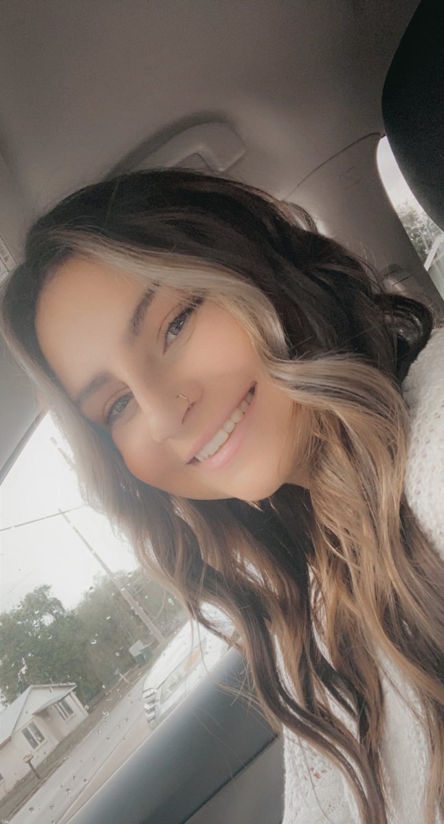 jenlfkns's tweet photo. Hi yes I have to post my new hair on the bird app too https://t.co/UNafYtwplu