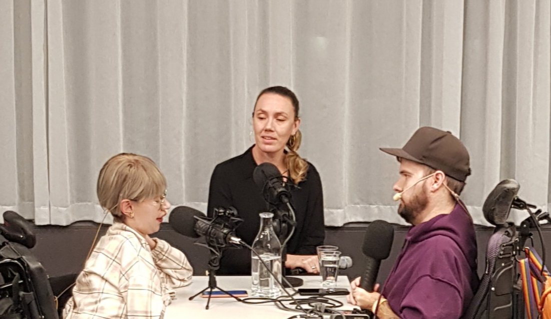 jzandin's tweet photo. Nu på #livepodd med #FullRulle som grillar @karlsson_maj om @vansterpartiet's #funkpol.
#vdagarna https://t.co/KsoX0ZPyvH