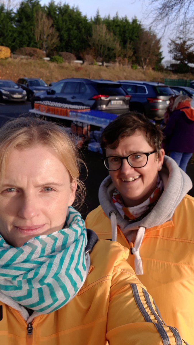 jeebreslin's tweet photo. Water station duty again, this time for #MarathonMind
Amazing inspirational stuff by all the competitors ๐๐ผ fabulous running altogether! #legends https://t.co/IhyIdZVXit