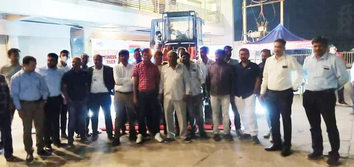 Tata_Hitachi_IN's tweet photo. We are delighted to announce the launch of our all new CEV-IV TL340H Prime Wheel Loader at our dealership Progressive Motors Pvt. Ltd., Morbi, Gujarat.
#TataHitachi #CEVIV #WheelLoader #ChaloDeshBanaye #MasksDownForPhotosOnly https://t.co/jcsQ46jlyR