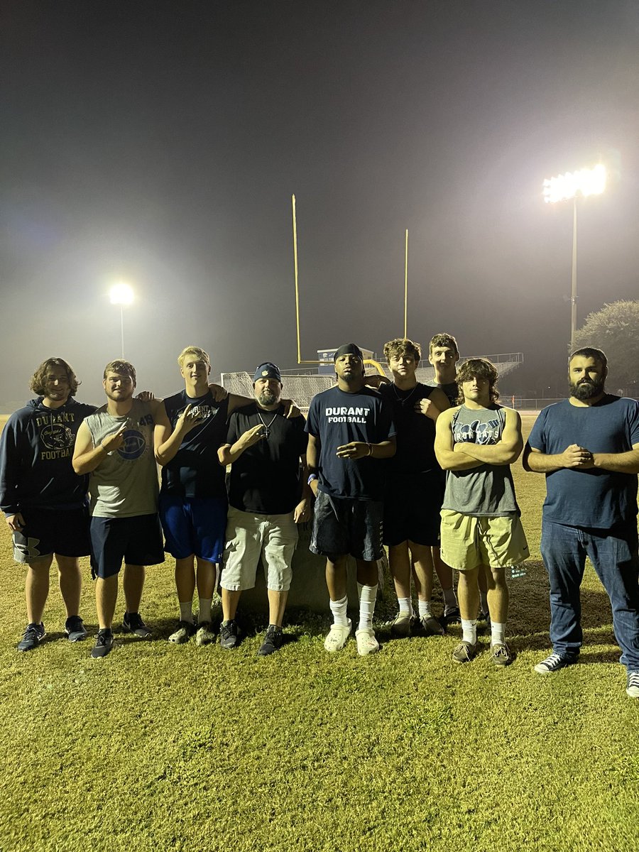 JourneyanFuture's tweet photo. I’m so proud of this group of O lineman. The outcome wasn’t what we wanted. But these guys this past season grew into young men. #Hogs2021 @McclellanCade @SollmannNash932 @TylerNewell1267 @LoganMa84184953 @BrownAjai57 Cougars forever!!! https://t.co/FzIEfaC9nI