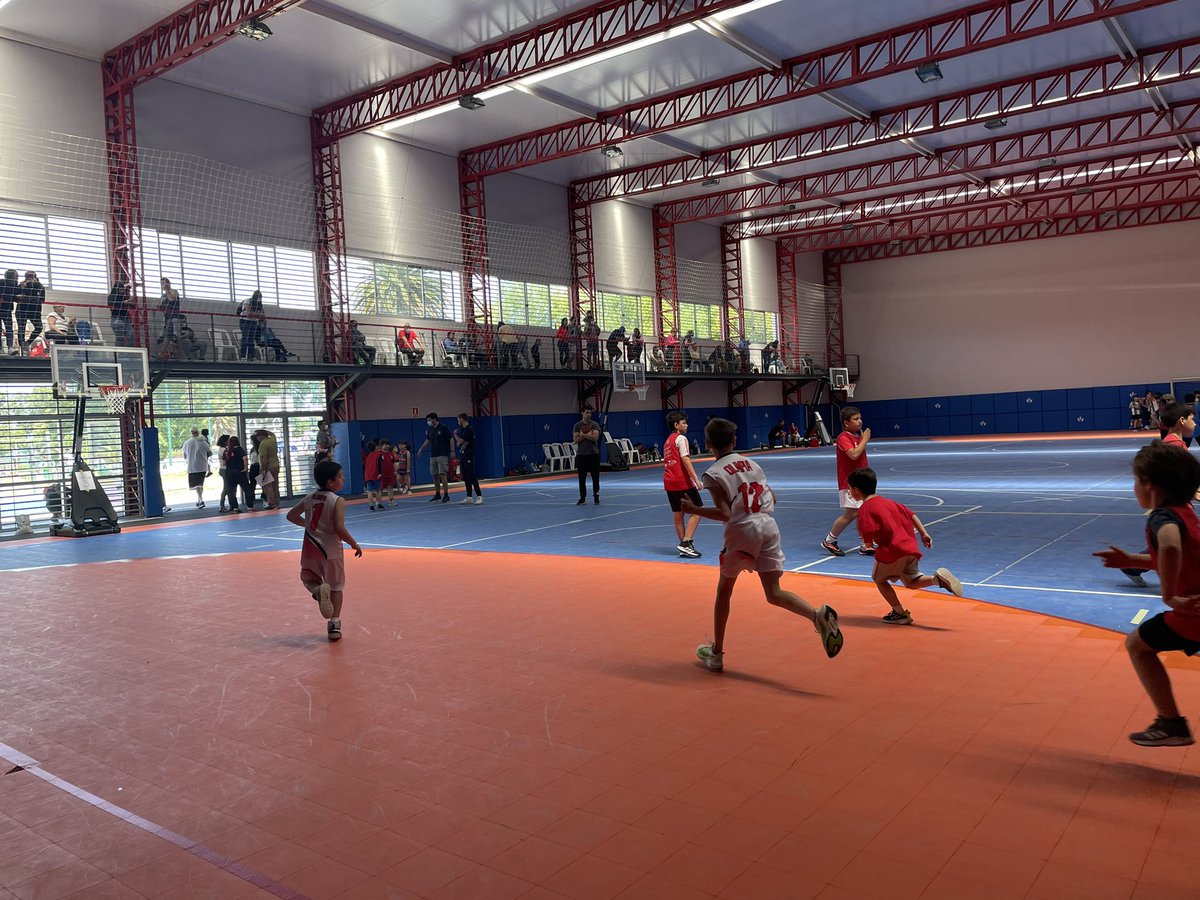 letidetorres's tweet photo. Encuentro de escuelitas de básquet en nuestro @EspacioMg @MunicipioGMvd . Llenito de gurises y gurisas. Divina jornada de trabajo colectivo. Las infancias en el centro 
#AcertateALG https://t.co/tb0pAwPkOL