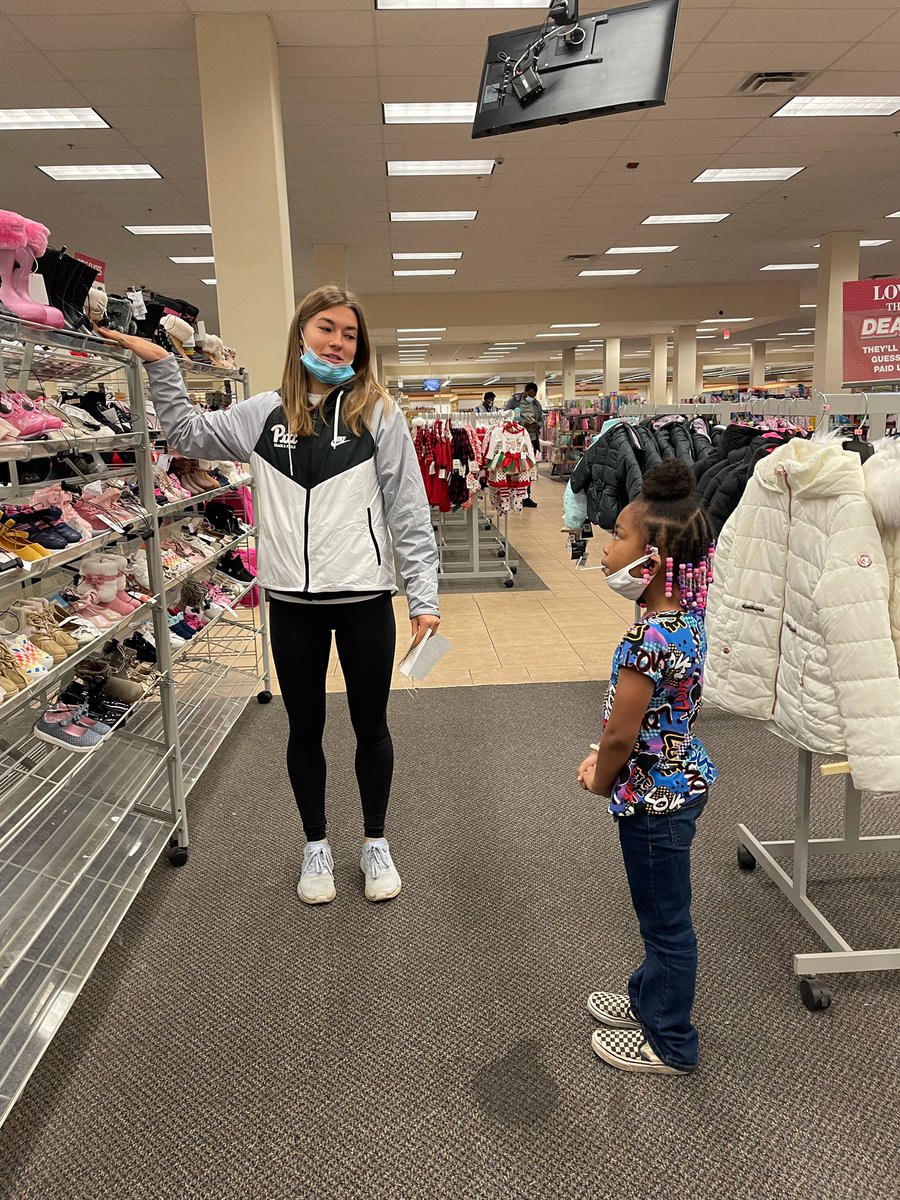 Pitt_TF_XC's tweet photo. Had a blast helping out at the annual @WTAE & @SalvationArmyUS Project Bundle Up shopping event this morning 🤩
#H2P // #BundleThemUp https://t.co/J0j9vM9tXt