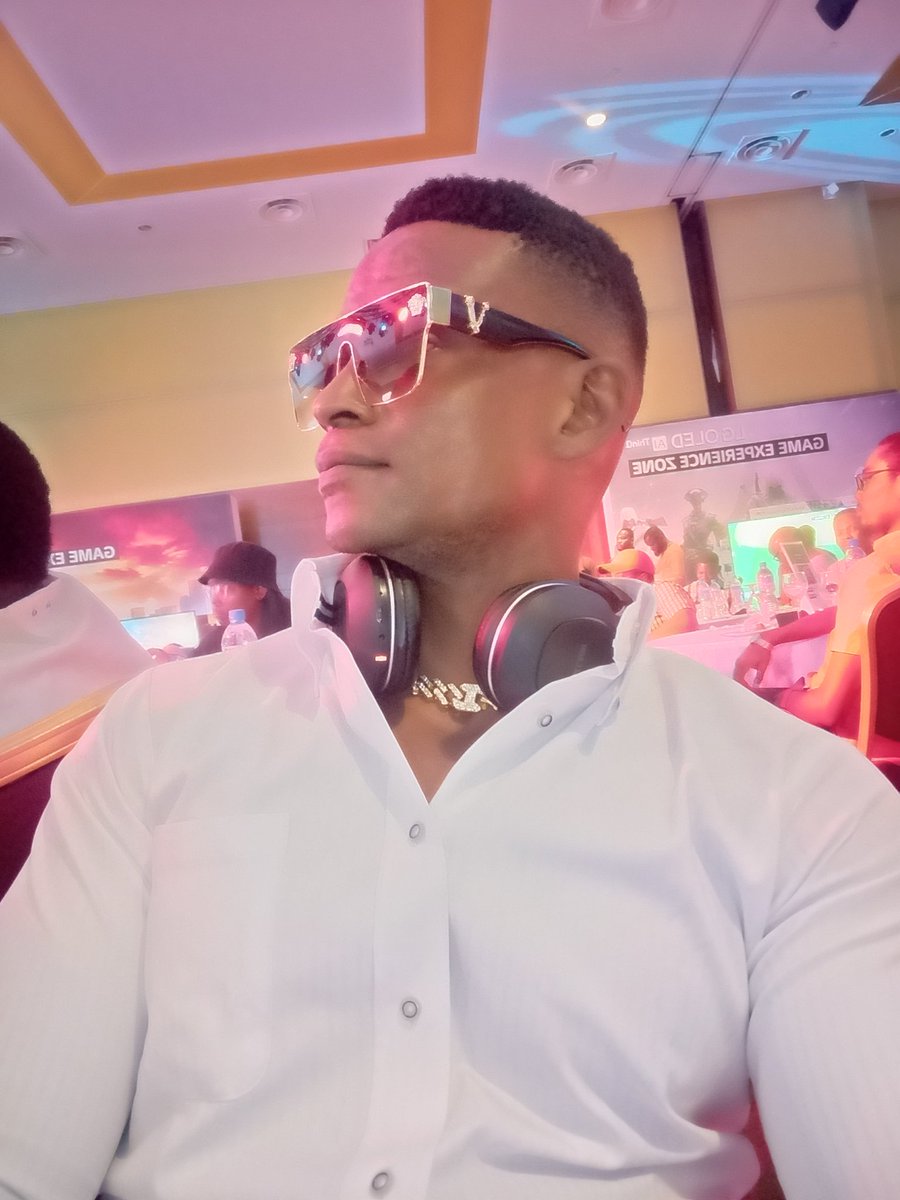 mrnollywoodng's tweet photo. @LGAfrica1 @OfficialPraiz @iamvjadams @lgafrica Selfie Challenge @MrNollywoodNG
#Esports #Oledtvgaming #lgrocks #raffledraws #lgoledgamingchallenge
@lgafrica1 GRAND FINALE Is On Fire π₯π₯π₯π₯π₯
#krakshq #instablog9ja #davido #wizkid https://t.co/oCYvwnyWhW