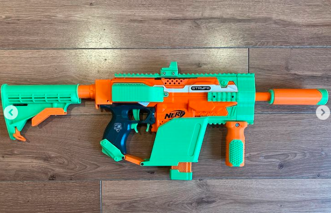 3DFilaPrint's tweet photo. #Nerfgun from @beerbeargrizzly using @esun3dfilament @3dfilaprint - the #colour looks GREAT! 
**
'Printing is done, now onto the internals &amp; a tidy up.
Very happy with the look.'
#esun #peakgreen #orangefilament #3dfilaprint #elegoo #nerf #nerfstryfe #nerf3dprinting https://t.co/3i6tn4JV10