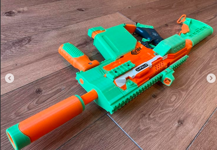 3DFilaPrint's tweet photo. #Nerfgun from @beerbeargrizzly using @esun3dfilament @3dfilaprint - the #colour looks GREAT! 
**
'Printing is done, now onto the internals &amp; a tidy up.
Very happy with the look.'
#esun #peakgreen #orangefilament #3dfilaprint #elegoo #nerf #nerfstryfe #nerf3dprinting https://t.co/3i6tn4JV10