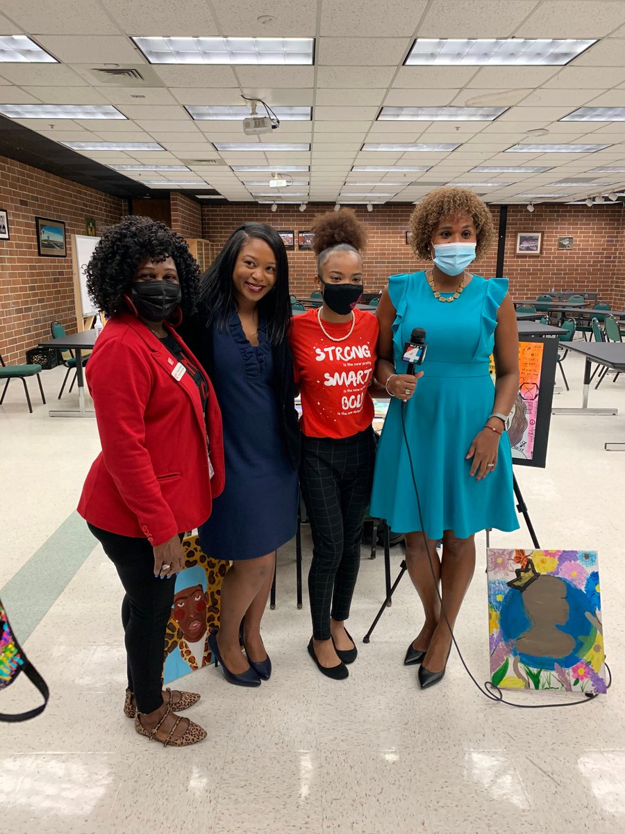 girlsincjax's tweet photo. Earlier this week we had the pleasure of spending the morning with Melanie Lawson from News4Jax as she interviewed Laniya Flowers, one of our girls at Ed. White High School about her passion for art! ❤️🎨
#girlsincjax #news4jax #girlsinc  #arttherapy #edwhite #jacksonville #duval https://t.co/0R0lQdDpj8