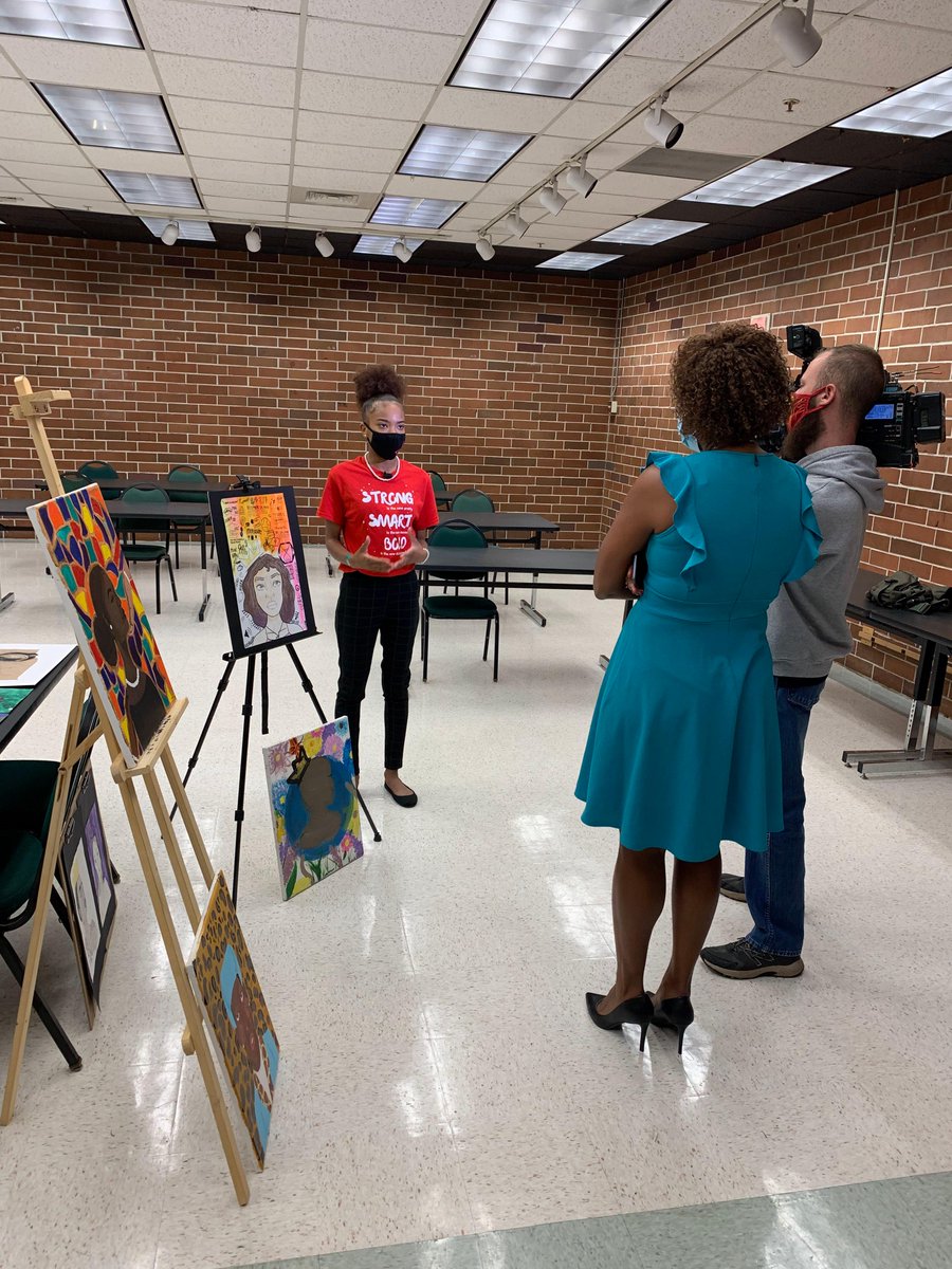 girlsincjax's tweet photo. Earlier this week we had the pleasure of spending the morning with Melanie Lawson from News4Jax as she interviewed Laniya Flowers, one of our girls at Ed. White High School about her passion for art! ❤️🎨
#girlsincjax #news4jax #girlsinc  #arttherapy #edwhite #jacksonville #duval https://t.co/0R0lQdDpj8