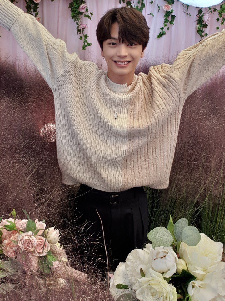 sana_6_sana's tweet photo. これからの花道が
#성재_전역_꽃길만_걷자
幸せいっぱいでありますように https://t.co/iTawoirA4b