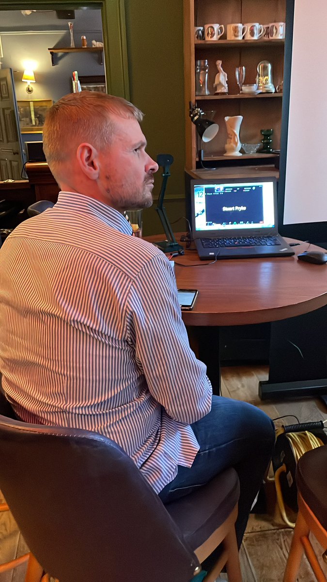 Lit_liverbird's tweet image. Masterful MCing from @Xris32 attempting to organise a stanza of English teacher for launch of #successinEnglish