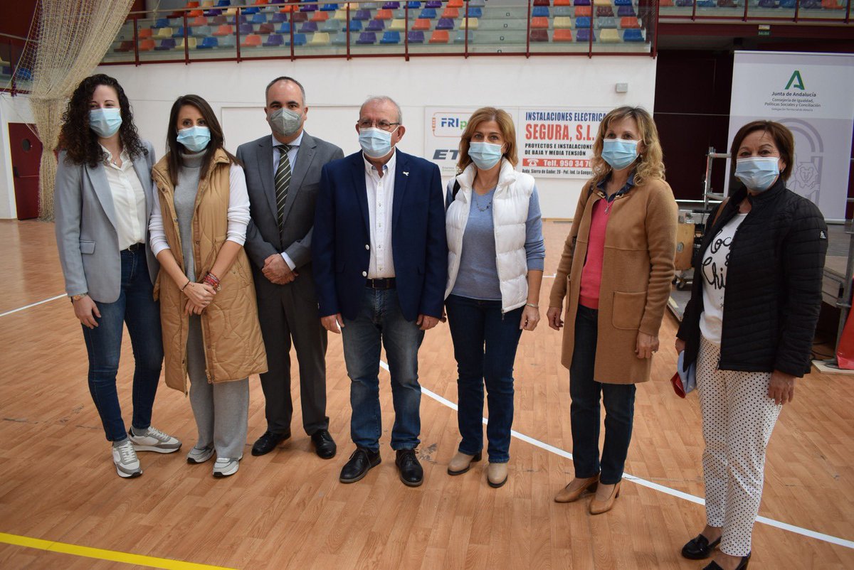 Antonio Bonilla ha presentado el I Encuentro de Consejos Locales de Infancia y Adolescencia <a href="/UNICEFAndalucia/">UNICEF C. Andalucía</a> en #vicar Carmen Belén López Diputada de igualdad y el Delegado territorial Rafael Ángel Pasamontes Romera, acompañados de Lucía Benyahaya y Antonio López Bous.