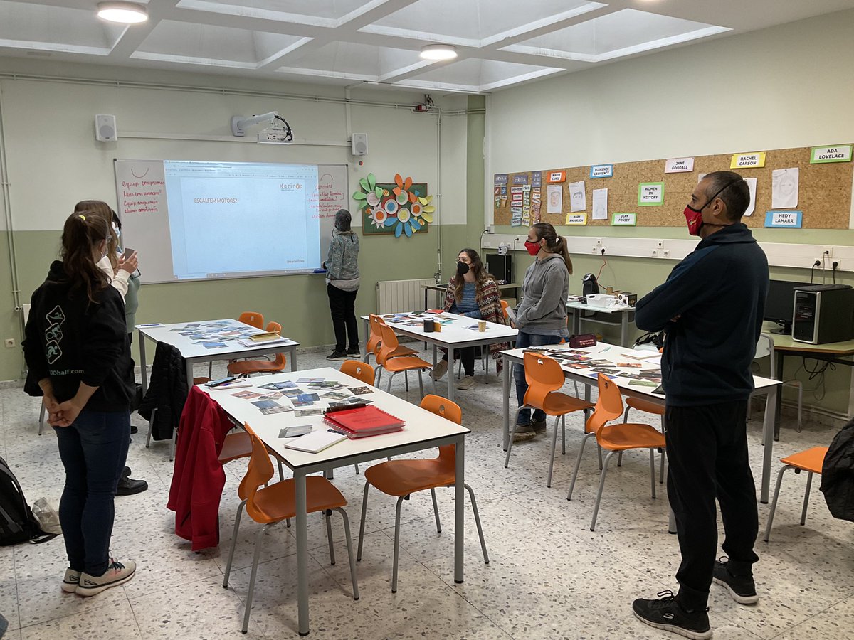 Iniciem les formacions presencials d’aquest curs #projectes #metodologia #actitudlúdica #aprenem #il·lusió amb <a href="/marinvizate/">MARINVA</a> <a href="/immamarin/">Imma Marín Santiago</a> <a href="/crmoretperez/">Cristina Moret</a>