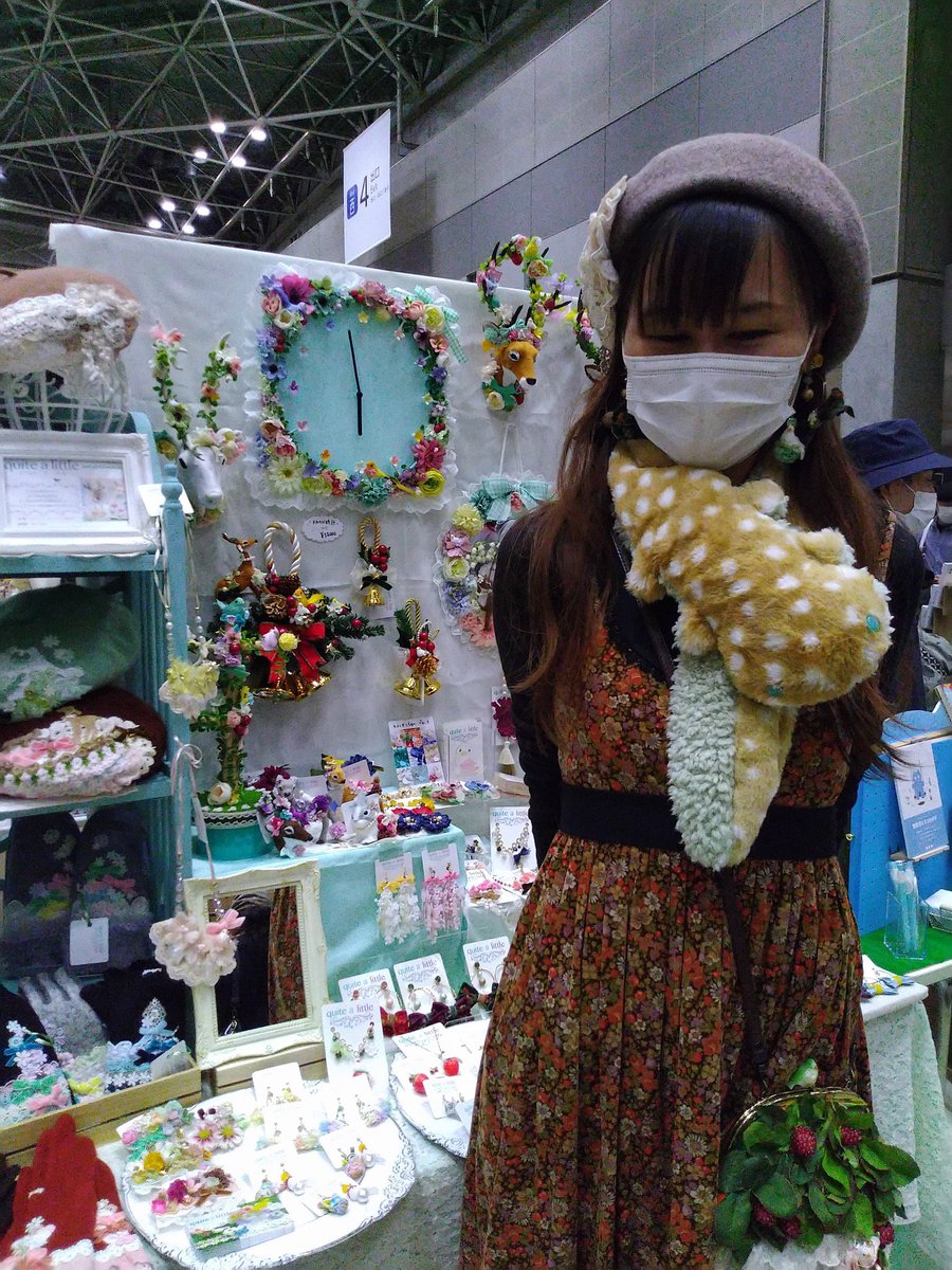 quite_a_little's tweet photo. 斜め向かいのパオナミウさんが、お写真撮ってくださいました🌟
ありがとうございます♡

久々に今日のまりとみさん❣️
オオサンショウウオ @paonamiu
ワンピース @CHEMMYhandmade
木苺ポシェット @hanahanakirin
ベレー帽、ピアス、マスクチャーム @quite_a_little

全身ハンドメイド楽しい〜(*´∀｀*) https://t.co/9gDz9bLCNB