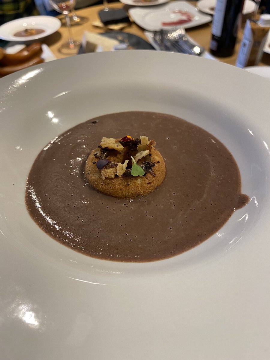 Después de un día de turismo en bici por #Salamanca una parada gastronómica para probar productos de calidad, típicos y presentados de una forma innovadora en <a href="/CIGCasaTierra/">CIG Casa de la Tierra</a> 🧀❤️ <a href="/quesoslaantigua/">Queso La Antigua</a> #Salamanca2x1 #SalamancaCYLTB #viajerosIATI