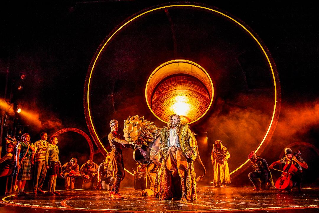@LionWitchOnTour <a href="/CurveLeicester/">Curve</a> 🌟🌟🌟🌟🌟 review. eastmidlandstheatre.com/2021/11/12/rev… 'Never has two hours of stage traffic gone by with such mesmerising story-telling. This show is a pure example of ‘must see’ theatre...' <a href="/jezunwinmusic/">Jez unwin</a> @robotomassi <a href="/rachelfdawson/">Rachel Dawson</a>  @_elliottharper