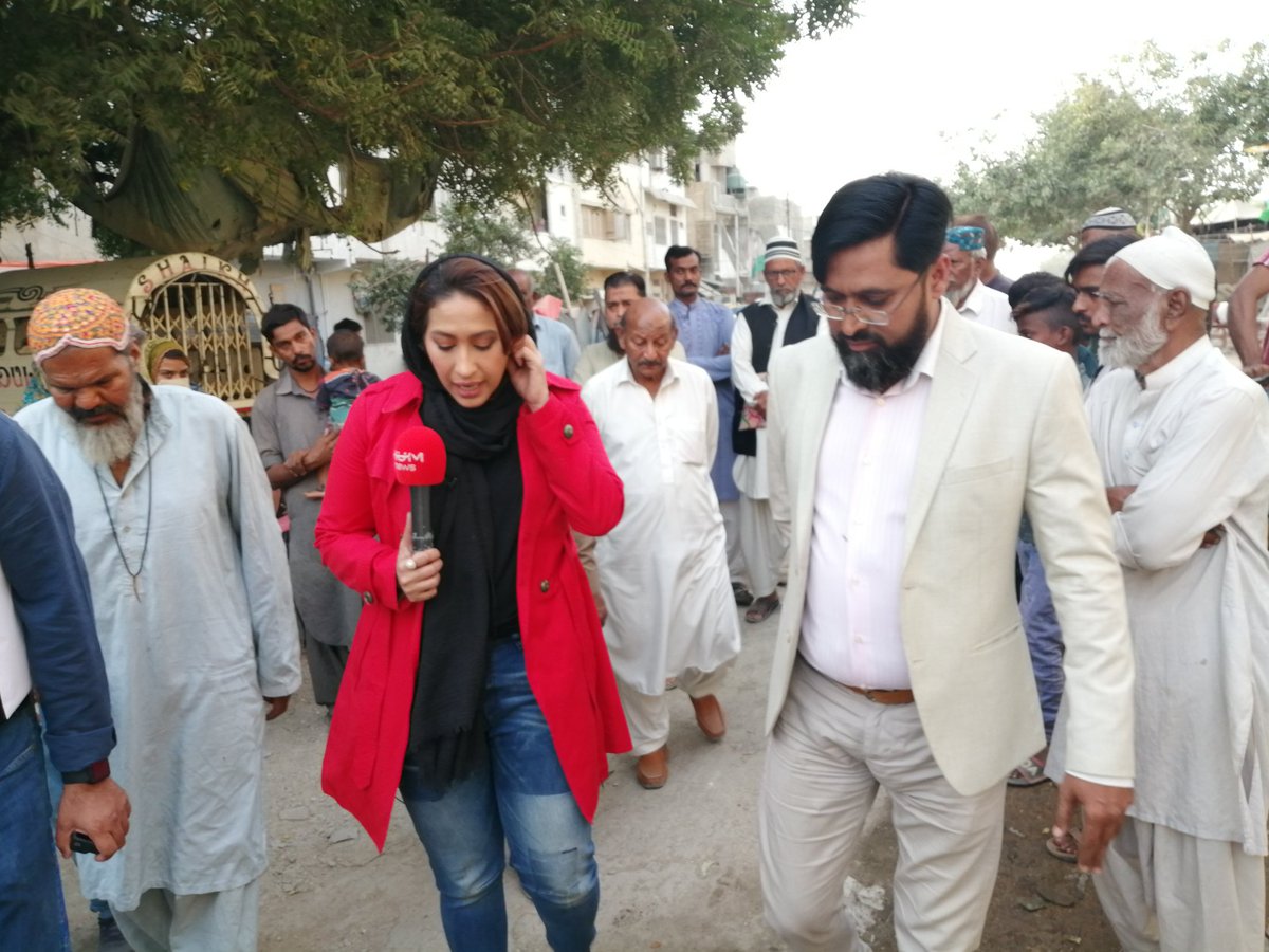 UrbanPlannerNED's tweet photo. Visited the settlements of #GujjarNala (Rehmanabad) &amp; #KarachiCircularRailway (Quaid-e-Azam Colony) where forced evictions/displacement has taken place &amp; thousands of residents have been homeless/living without basic amenities (kitchen and toilet)

-With @meherbokhari &amp; @URCKHI https://t.co/oud3uKb4ee