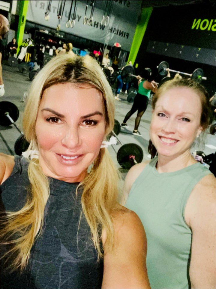 decas613's tweet photo. Bye π #FullDimension #CrossFit it was a wild and awesome ride this last almost 4yrs https://t.co/fuPfCKgTjY