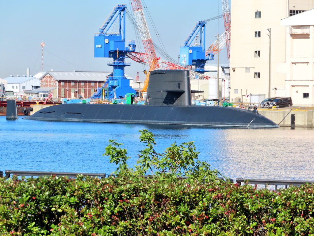 「ツアー終了後はヴェルニー公園を散策。陸奥砲の徹甲弾をようやく見られました。横須賀」|ニッカのイラスト