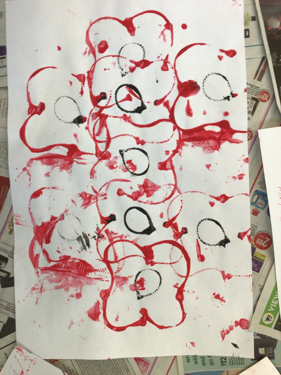 MrsBeardall's tweet photo. This week we learned about Indigenous Veterans’ Day and Remembrance Day. We explored the reasons why we wear a poppy and made string poppy print art to help us remember the courage and sacrifice of all who served and work to keep Canada safe. https://t.co/8b59RtRtgE