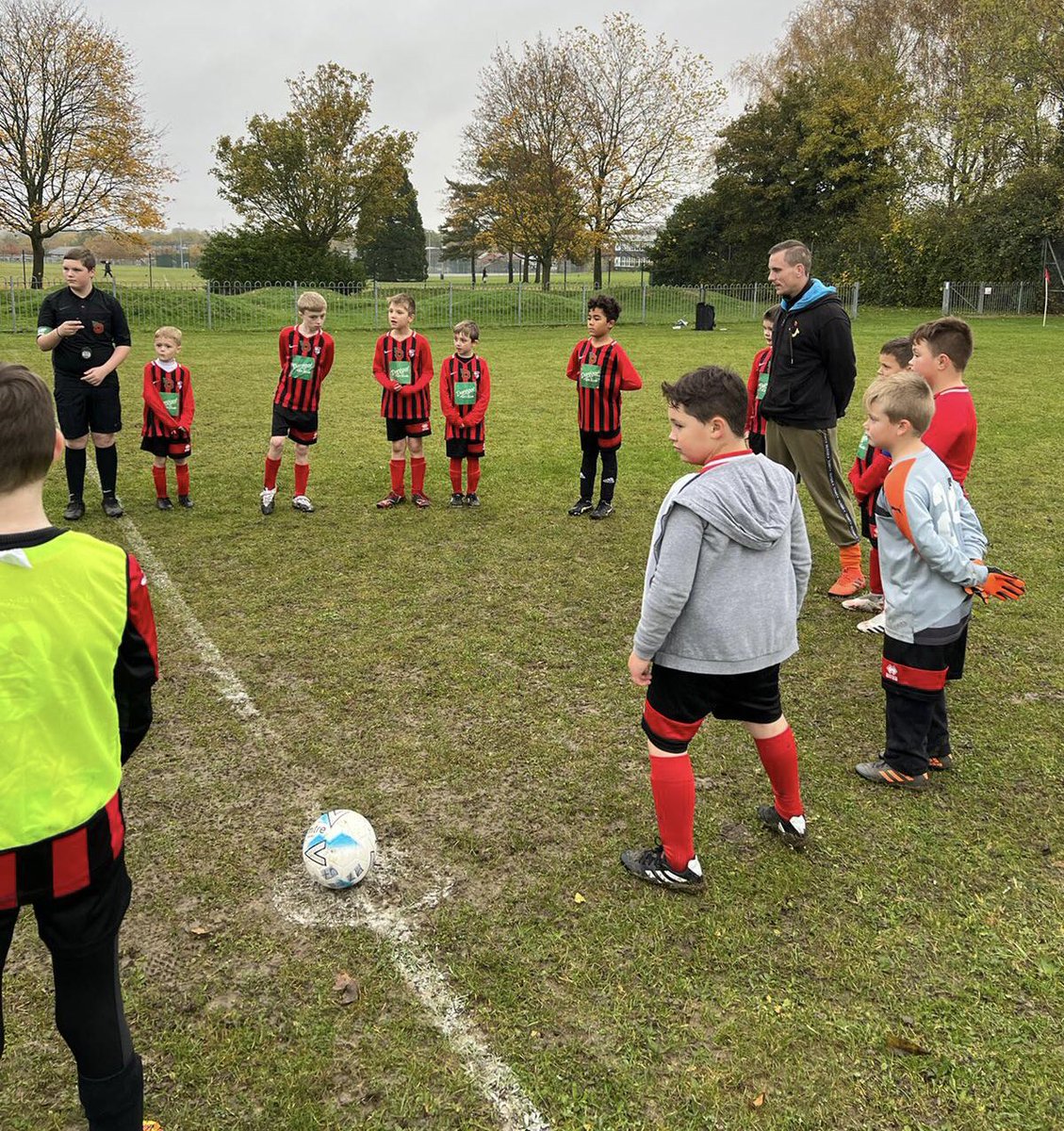 lsfc_youth's tweet photo. Our under 9s observing a minutes silence for Remembrance Sunday this morning. https://t.co/yCXhPQJtEt