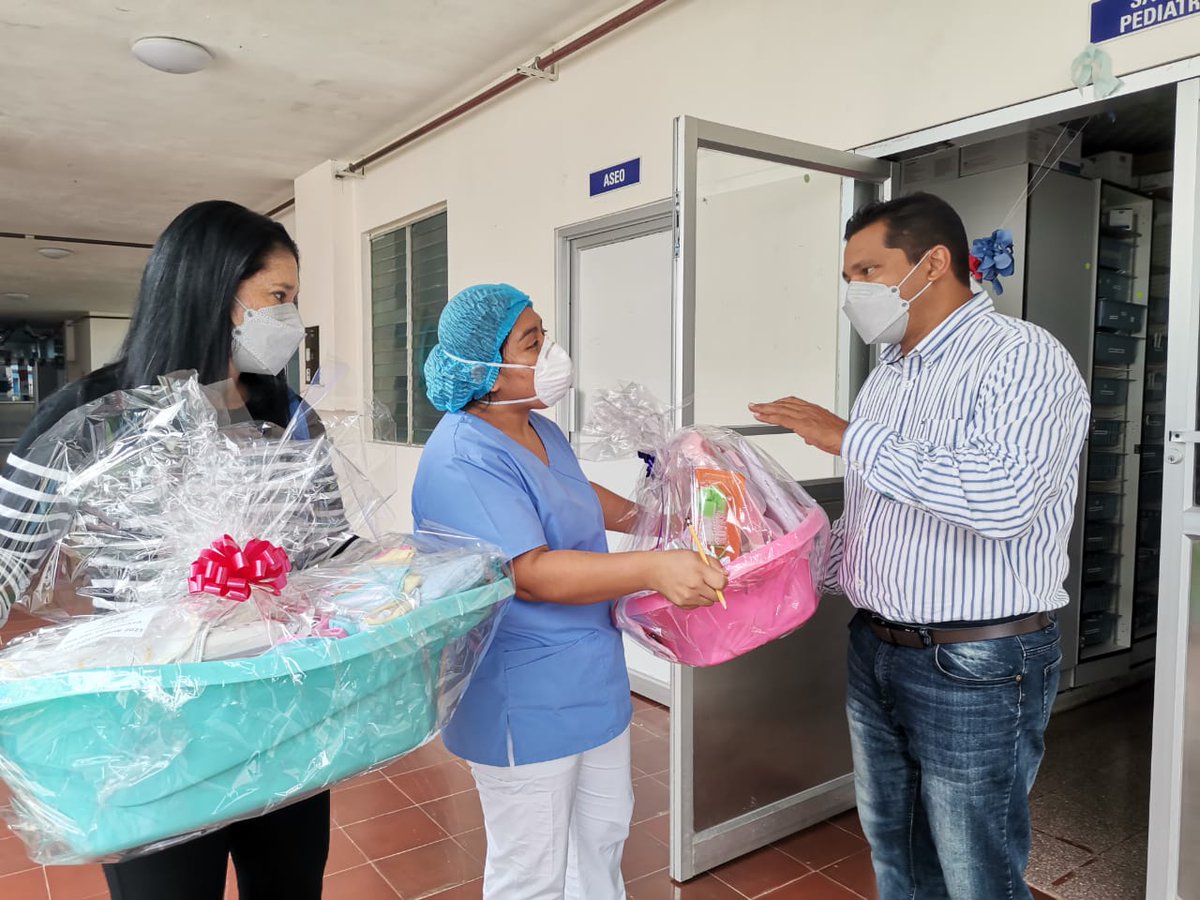 Hoy junto a las colegas de la Junta Directiva del <a href="/ConapeVeraguas/">Conape_Veraguas</a> compartimos nuestra alegría por el Día del Periodista en #Panamá entregando canastillas a recién nacidos de la sala de maternidad del Hospital Ezequiel Abadía del distrito de Soná. 
#DíadelPeriodista