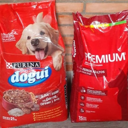 Alejand62673808's tweet photo. Gracias a todas las personas
 que llevaron su colaboración de alimento para perros o gatos 
a la presentación del documental de Molly en el cine Coliseo.
Gracias! Estás tarde lo llevamos al refugio los callejeros.
Gracias totales a Karina James, Diego Campos y a Santi Vicioli https://t.co/fiFFWYmFTd