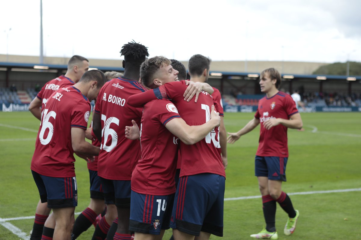 Osasuna's tweet photo. Tres goles en los tres últimos partidos. 😍 Eres un genio, Xabi 🎩 🔥.

#PromesasRayoCantabria https://t.co/f5hBqyJkP2