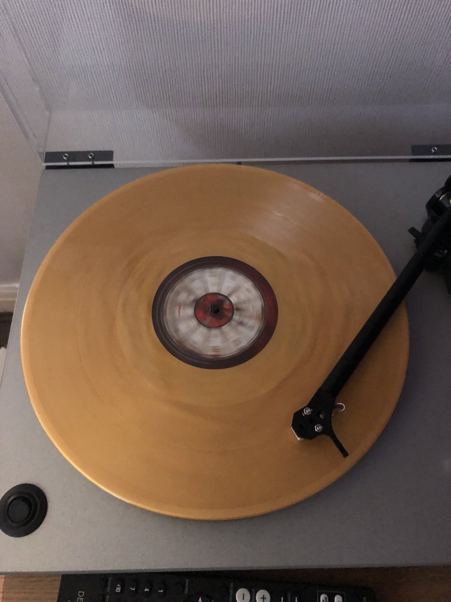DarrenJLev's tweet photo. #NowPlaying @JBONAMASSA #TimeClocks #GoldVinyl #BirthdayPresent https://t.co/SZoCwDYeYm