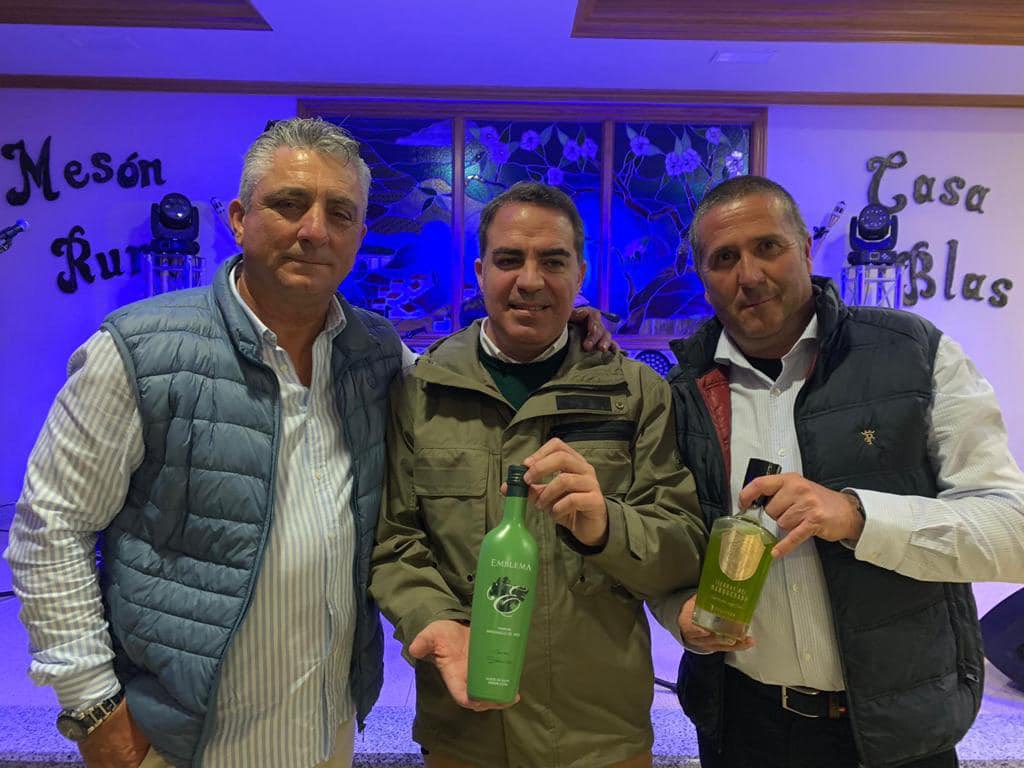 Amigos del Santo Reino tweet media
