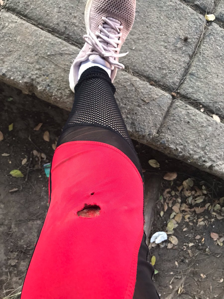 miriamtql's tweet photo. No conozco a un #runner que no se haya tropezado corriendo, hoy me tocó a mí en el kilómetro 2. 😂😂😂
La regla: te #caes te #levantas y #sigues. Aplica para todo.
#FelizSabadoATodos https://t.co/MsyuhepB9x
