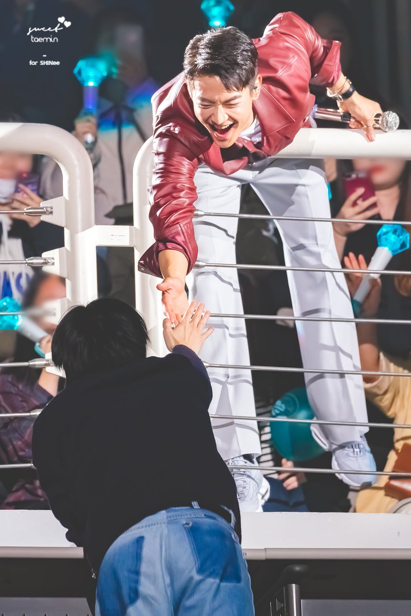 shineside_'s tweet photo. cuando taemin fue al fanmeeting de minho 😭💗
#MAMAVOTE #shinee @SHINee https://t.co/23uxL0DJRu