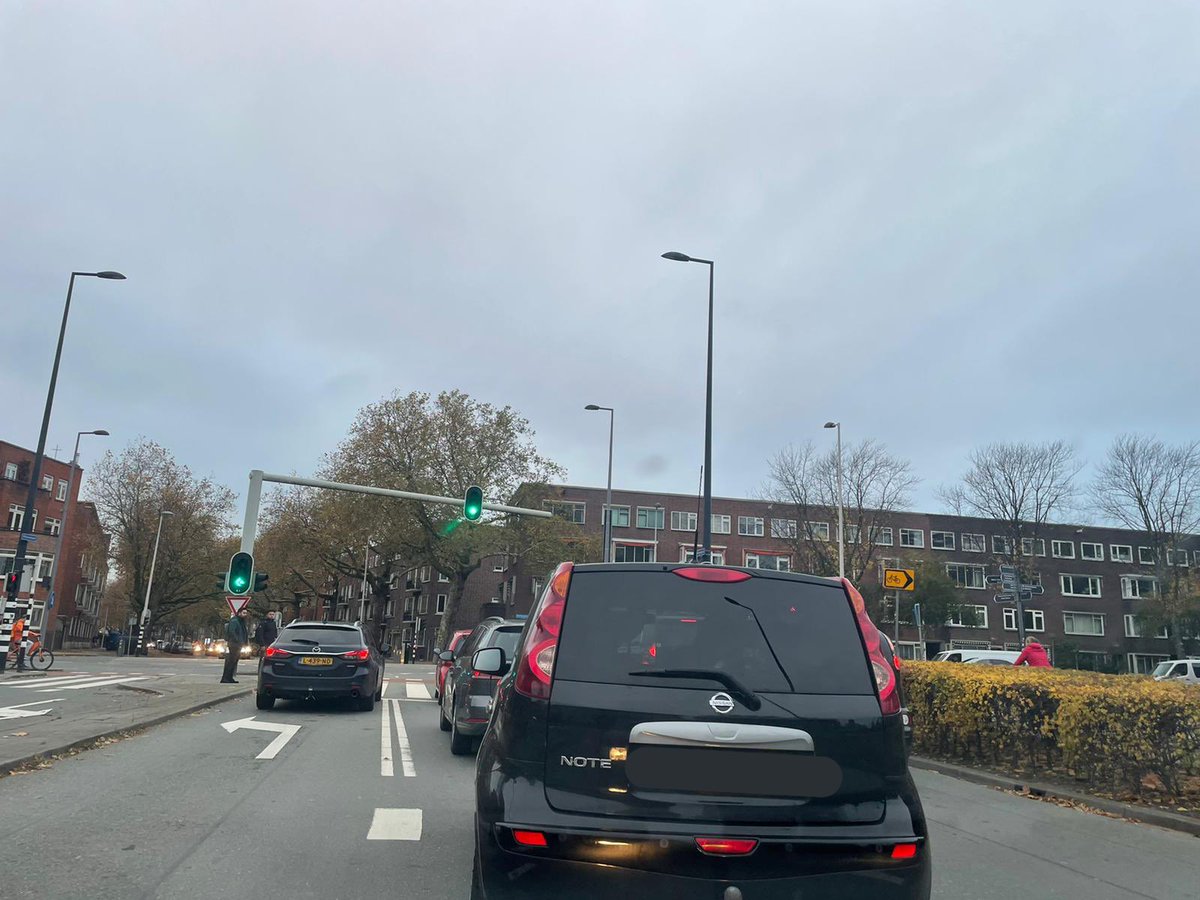 NissanNoteSpot's tweet photo. No problem waiting when you have a #Note waiting in front of you! Lovely spot from our most loyal follower! #WeekendNote #Notepatrol https://t.co/Fokml5C023