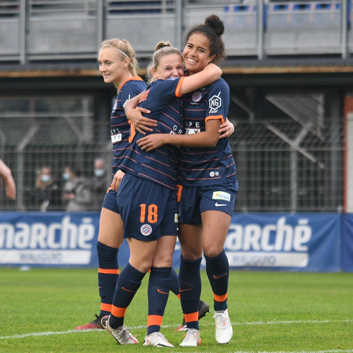 MontpellierHSC's tweet photo. 👩 MHSC 3-0 GPSO ISSY 92
Belle victoire des #FémininesMHSC à domicile face à Issy !
⚽️ Mpome 
⚽️⚽️ Fowler 

#MHSCGPSO https://t.co/eHyZOYaUIR