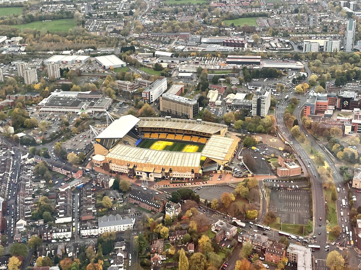 Hopefully it will be 3 points for <a href="/Wolves/">Wolves</a> against West Ham today🤞- managed to get some decent pics of Molineux stadium while on route to a case alongside my <a href="/OFFICIALWMAS/">West Midlands Ambulance Service #HelpUsHelpYou</a> colleagues while working on <a href="/maac/">Mac</a> HMED03.
