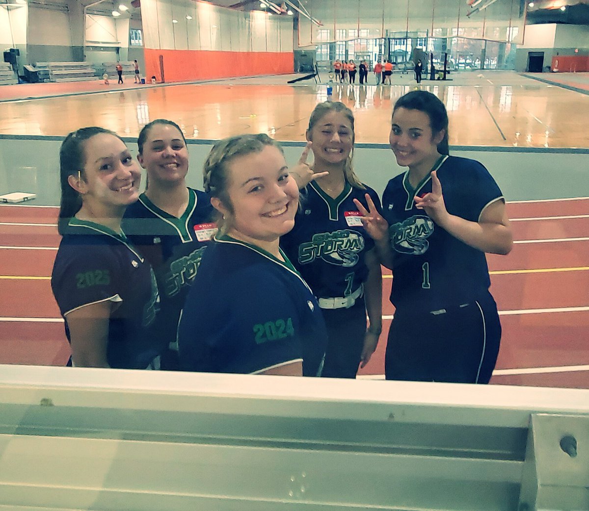 OhioStorm06's tweet photo. Up and early and ready to work at Findlay Prospect camp. Represent and show them what you can do. @DecampReese @KyndallSpicer @cadence_71 @Ohiostormcece7 @AddisonC2024  @UFOilerSoftball @CoachLeedy #wearestorm https://t.co/ikUinElT7b
