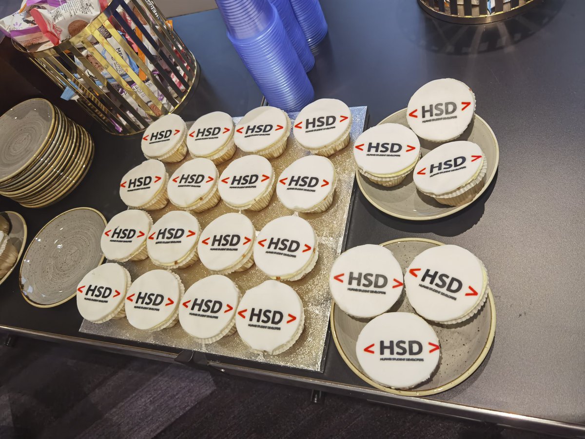 Very important time. Snack time.#hsduk