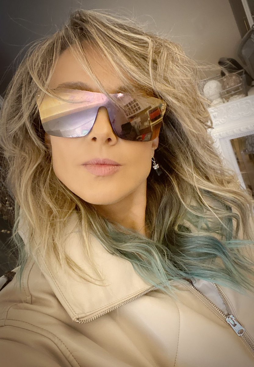 officialfey's tweet photo. Flor de un día … fuego para dos 💙🔥🌺 https://t.co/V13pTYs7Pu