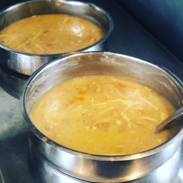 GeorgesDining's tweet photo. Soups on!!! This weather is perfect for a bowl of our homemade chicken noodle.

#whilesupplieslast #GFR #itsgettingcoldoutside #georgesfamilyrestaurant #lowellindiana #RDP #nwi #nwindiana #familyrestaurant #soups https://t.co/vFYRs9ldKj