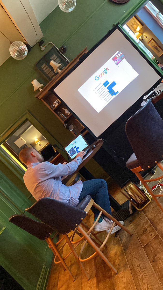 HWimbushEnglish's tweet image. Now over to @Xris32 discussing syntax ❤️#successinenglish