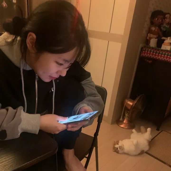 wheein17041995's tweet photo. [🎉#햅휘꼬모데이!🎉]
앞으로도 지금처럼 서로의 곁에서 행복하고 건강하길🐱🦋

#꼬모_5살_축하해 https://t.co/67c8k1o5LA