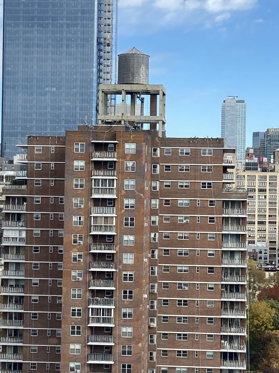 DPSSandman's tweet photo. According to Brannigan Would you consider this water tank a live or dead load? @DubFireBrigade @FireIreland @fdiclive @BostonFire @fireengineering @FDIC @FDNY https://t.co/wnzvc47RvD